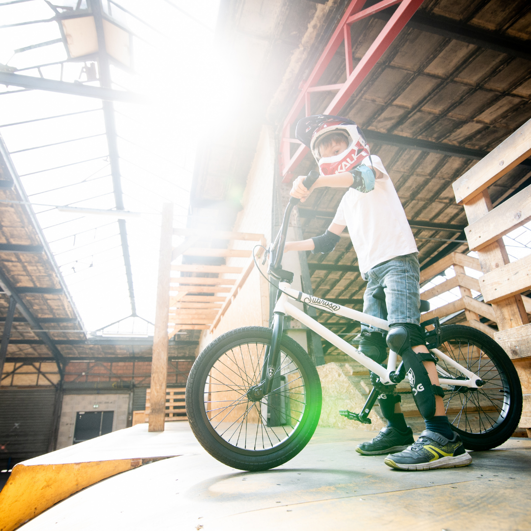 Stride à Strasbourg : pratique du vélo et du bmx.